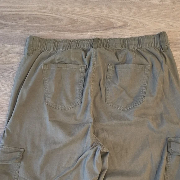 Torrid Olive Cargo Wide Leg Pants 122 - Picture 9 of 9